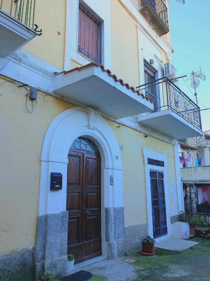 2 Bed Apartment In The Historical Center Pizzo ピッツォ エクステリア 写真